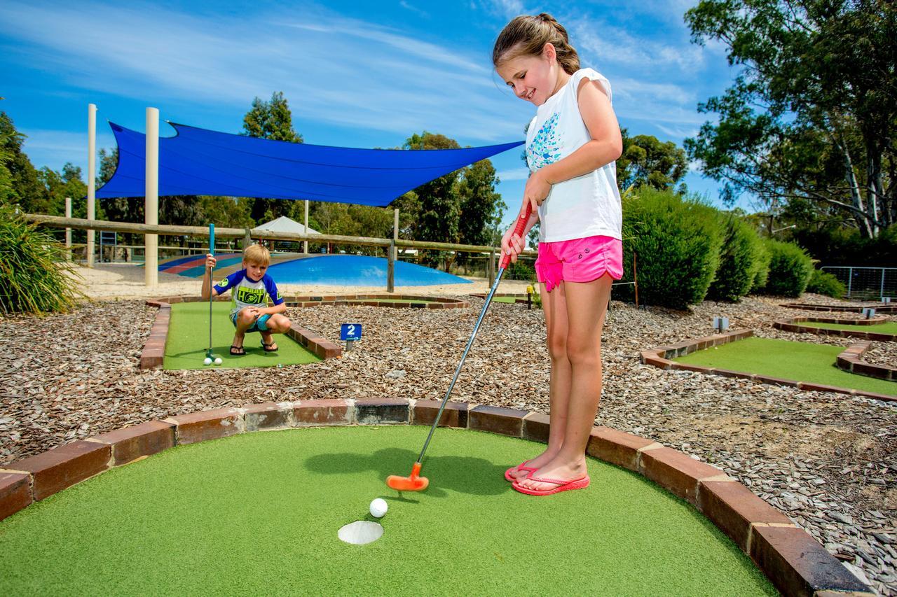 Big4 Deniliquin Holiday Park Ngoại thất bức ảnh